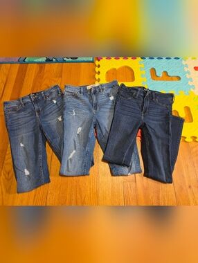 3 Hollister Women's Skinny Jeans in Light and Dark Blue Washes